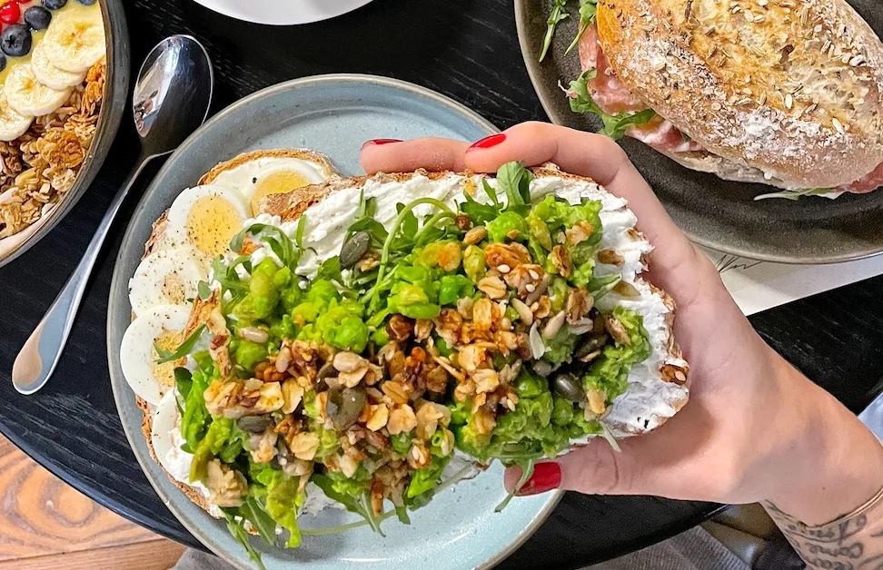 Chléb s ricotou a hráškem